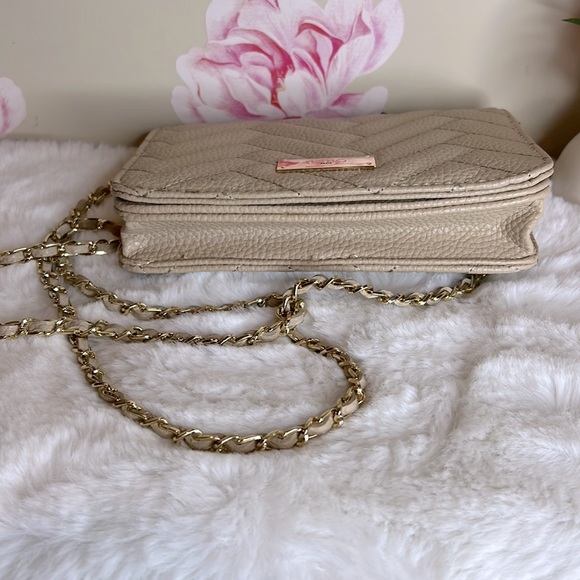 BCBG Paris Crossbody Bag 💕 Beautiful - Picture 14 of 14